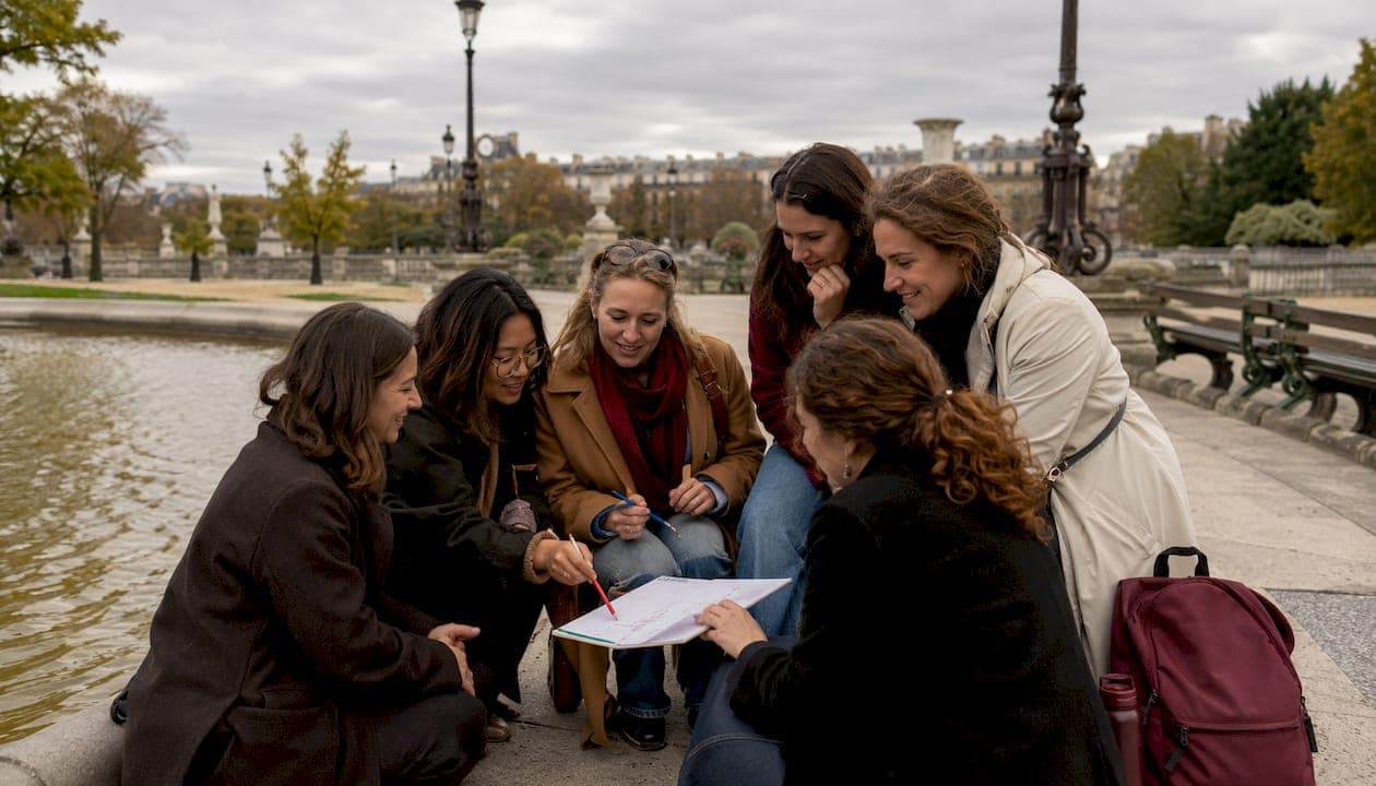 Chasse au trésor EVJF à Paris : le guide 2026